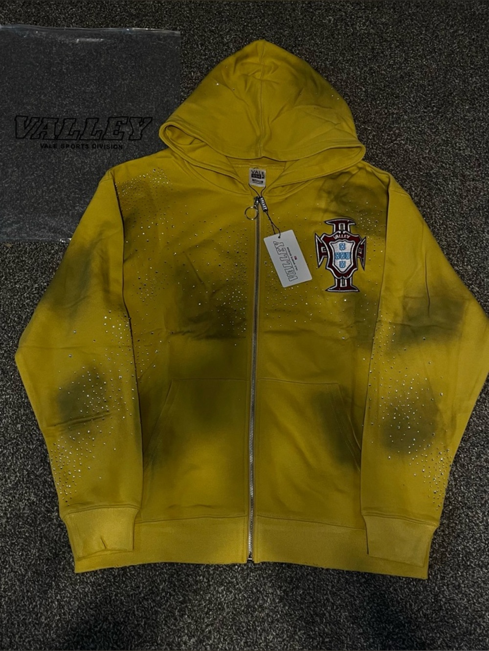 Valley Yellow Rhinestone Crest Zip Up Hoodie Size Medium
